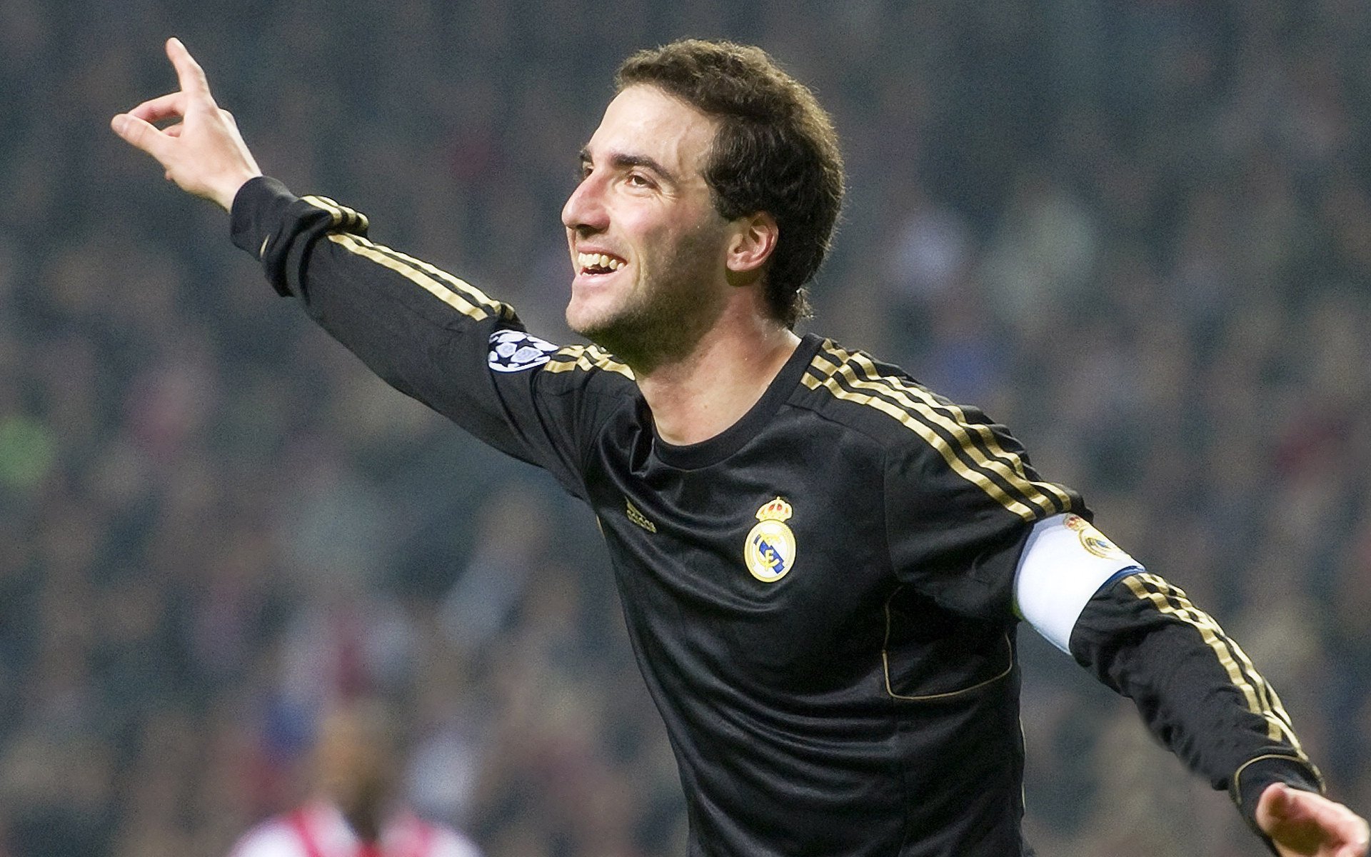 骑士险胜猛龙，爱德华兹成为关键先生