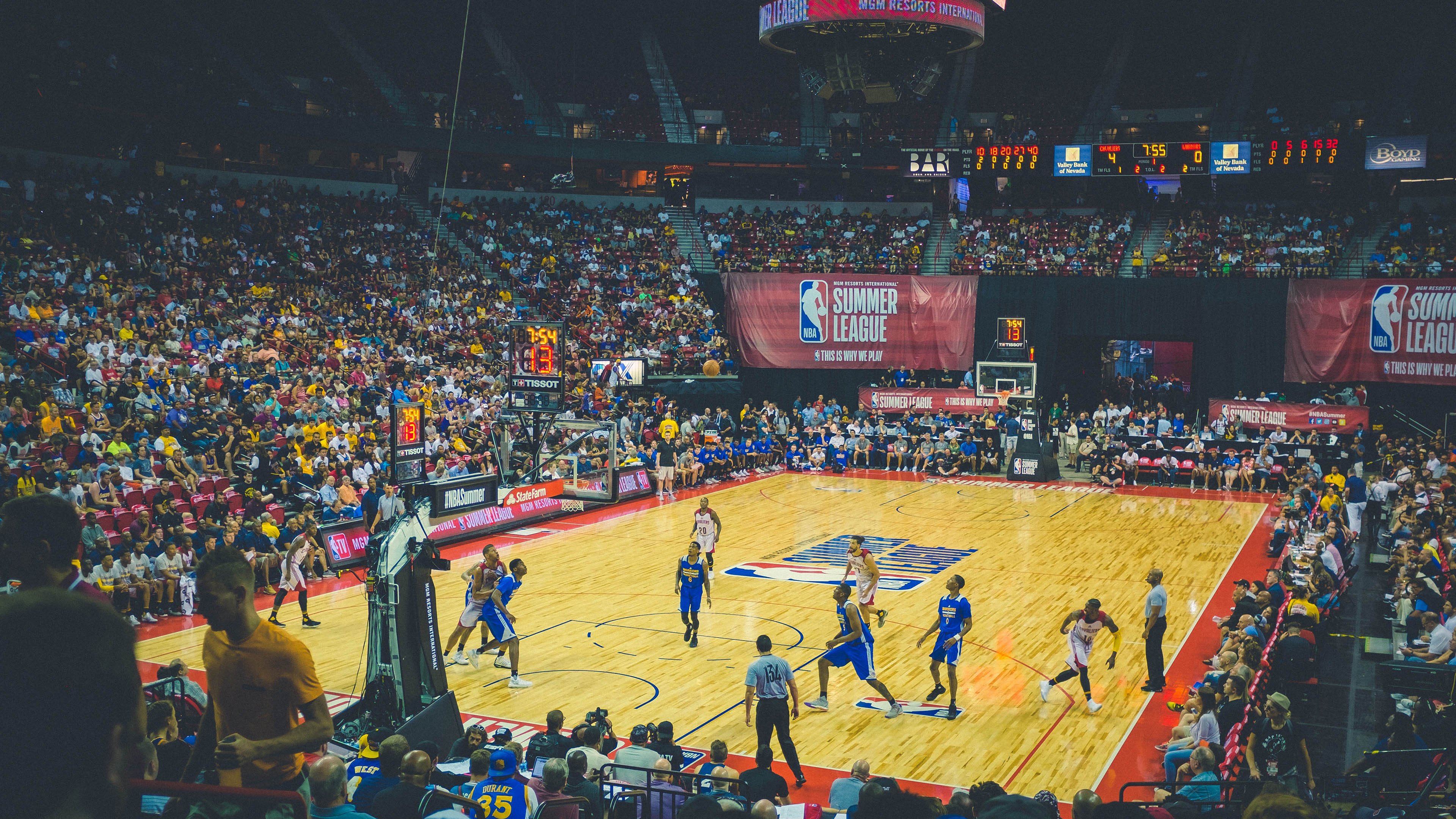 哈登评分拉满背后，当深圳队成为一面镜子，照出NBA的傲慢与偏见